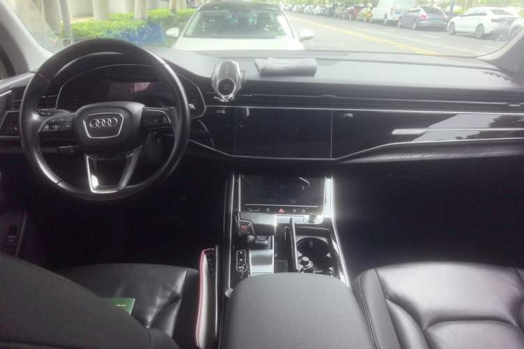 Used Audi Q7 2020 55 TFSI quattro S line sports model Center Console