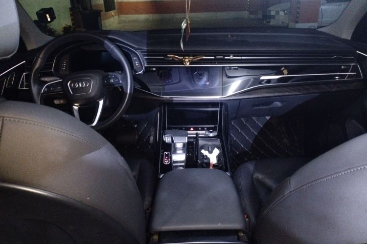 Used Audi Q7 2020 55 TFSI quattro S line sports model Center Console