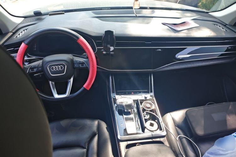 Used Audi Q7 2020 55 TFSI quattro S line sports model Center Console