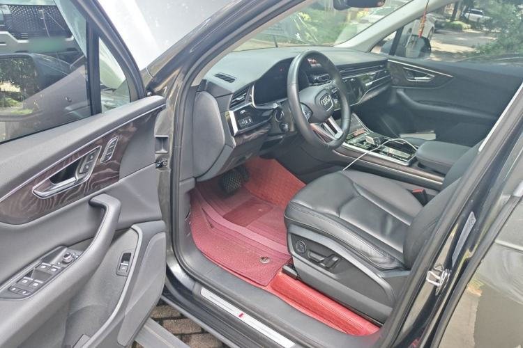 Used Audi Q7 2020 55 TFSI quattro S line sports model Driver Seat