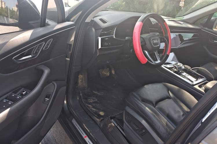 Used Audi Q7 2020 55 TFSI quattro S line sports model Driver Seat