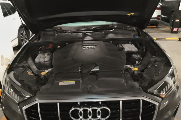 Used Audi Q7 2020 55 TFSI quattro S line sports model Engine Bay