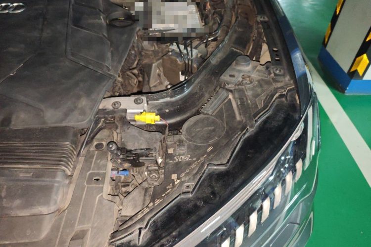 Used Audi Q7 2020 55 TFSI quattro S line sports model Engine Bay Left