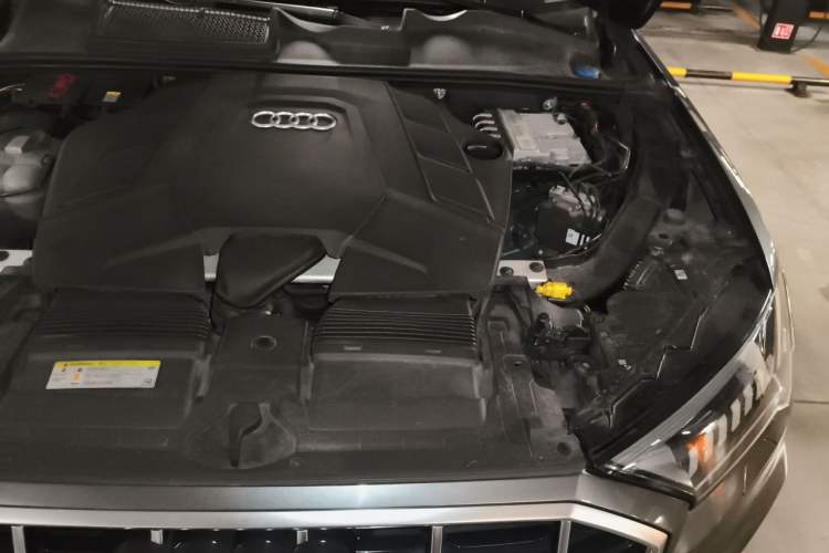 Used Audi Q7 2020 55 TFSI quattro S line sports model Engine Bay Left