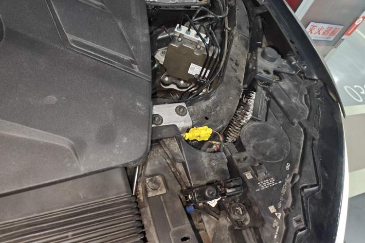Used Audi Q7 2020 55 TFSI quattro S line sports model Engine Bay Left