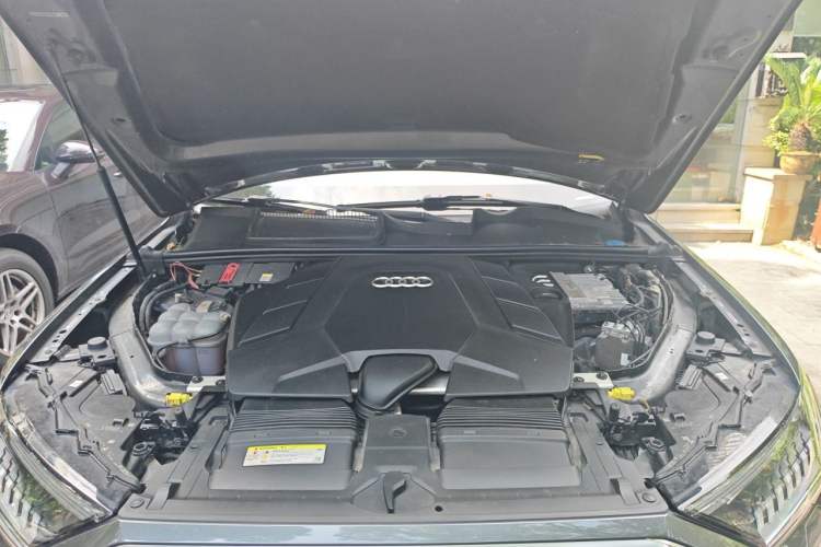 Used Audi Q7 2020 55 TFSI quattro S line sports model Engine Bay