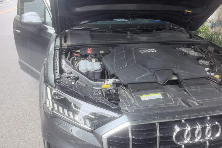 Used Audi Q7 2020 55 TFSI quattro S line sports model Engine Bay Right