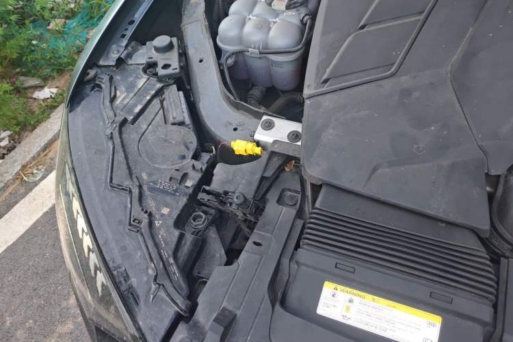 Used Audi Q7 2020 55 TFSI quattro S line sports model Engine Bay Right