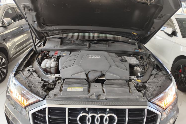 Used Audi Q7 2020 55 TFSI quattro S line sports model Engine Bay