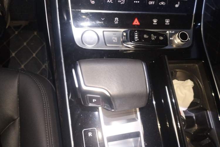 Used Audi Q7 2020 55 TFSI quattro S line sports model Gear Lever