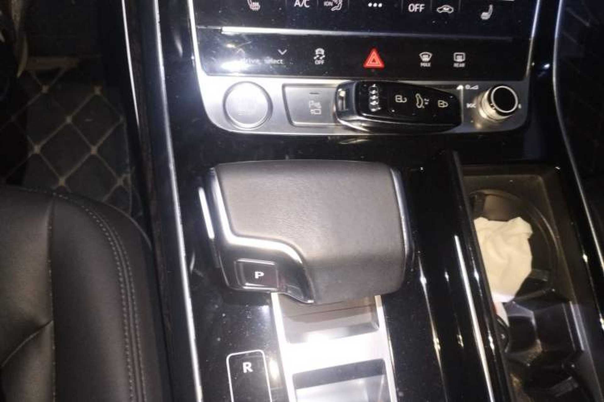 Used Audi Q7 2020 55 TFSI quattro S line sports model Gear Lever