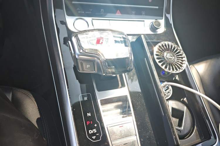 Used Audi Q7 2020 55 TFSI quattro S line sports model Gear Lever