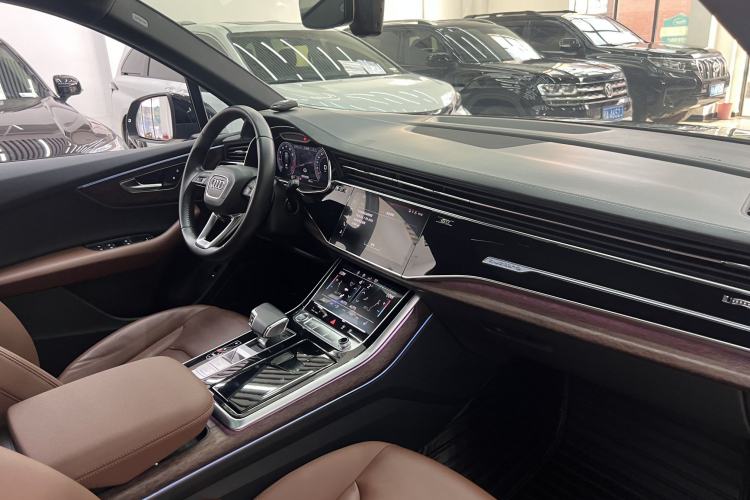 Used Audi Q7 2020 45 TFSI quattro S line Sport Limited Edition Interior 1