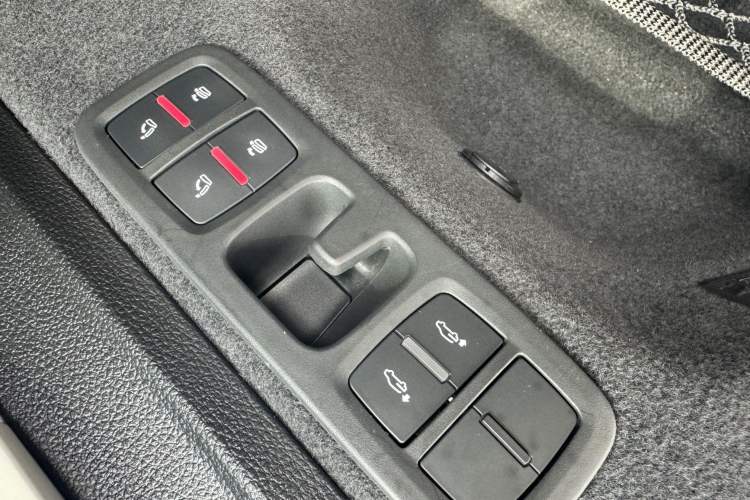 Used Audi Q7 2020 55 TFSI quattro S line sports model Interior 2