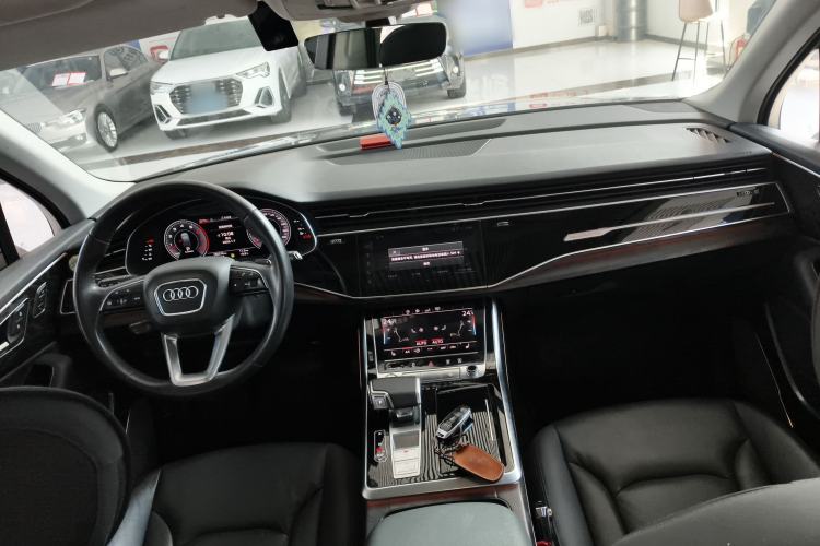 Used Audi Q7 2020 55 TFSI quattro S line sports model Interior 2