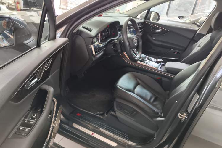 Used Audi Q7 2020 55 TFSI quattro S line sports model Interior 3