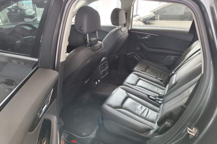 Used Audi Q7 2020 55 TFSI quattro S line sports model Interior 4