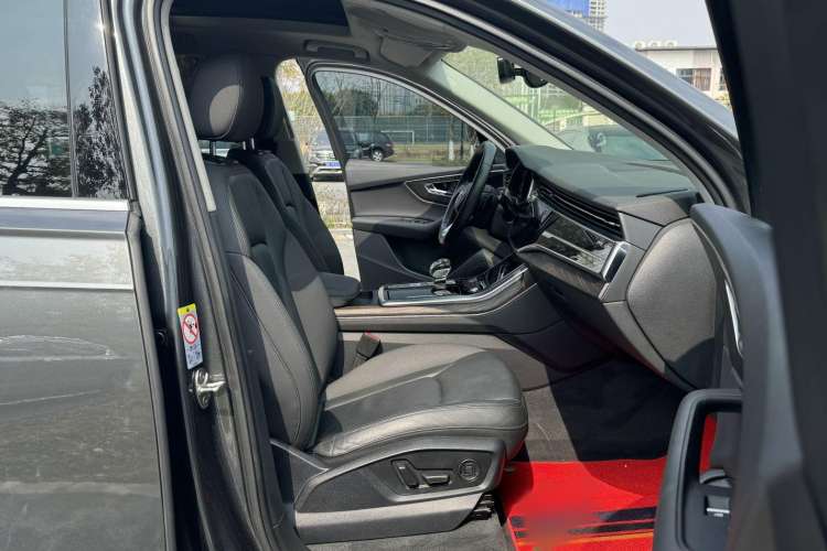 Used Audi Q7 2020 55 TFSI quattro S line sports model Interior 9