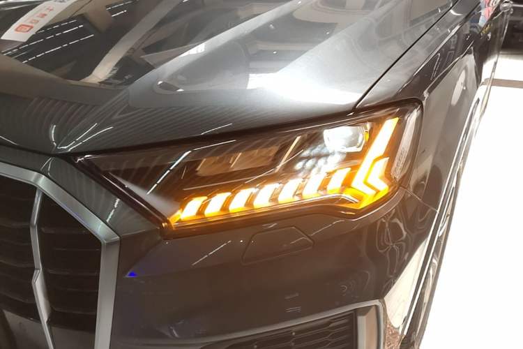 Used Audi Q7 2020 55 TFSI quattro S line sports model Left Front Headlight