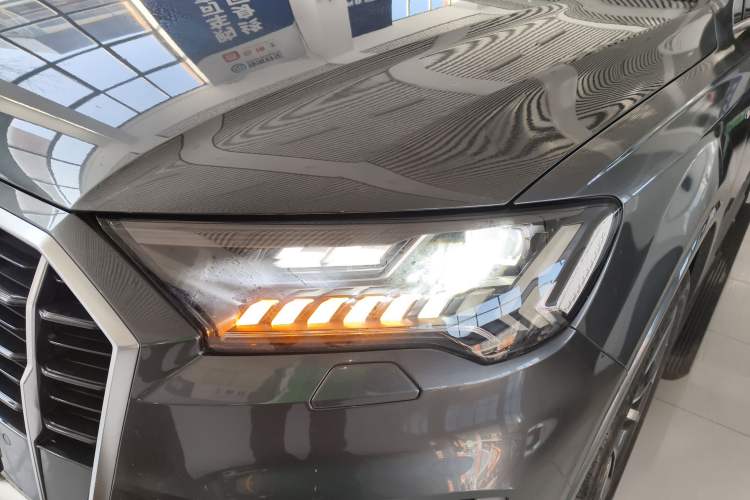 Used Audi Q7 2020 55 TFSI quattro S line sports model Left Front Headlight