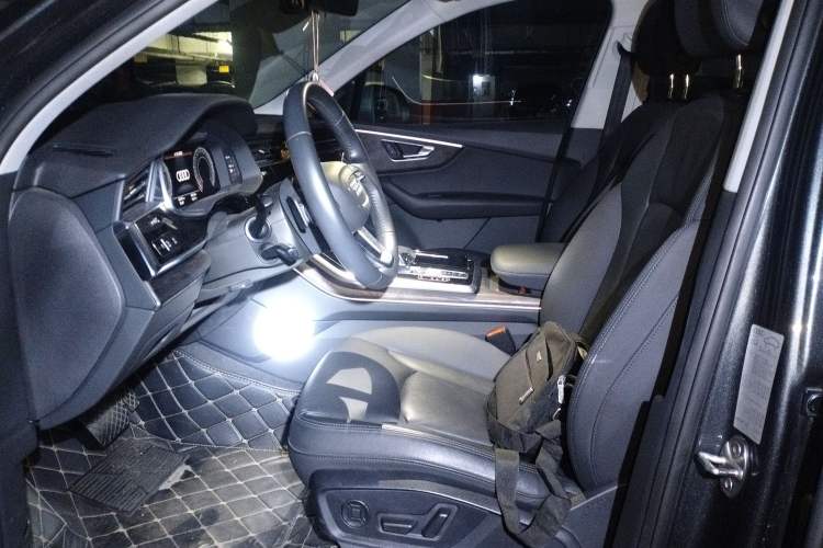 Used Audi Q7 2020 55 TFSI quattro S line sports model Left Front Seat