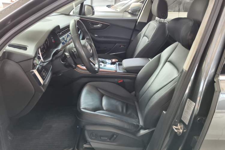Used Audi Q7 2020 55 TFSI quattro S line sports model Left Front Seat