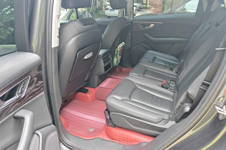 Used Audi Q7 2020 55 TFSI quattro S line sports model Left Rear Seat