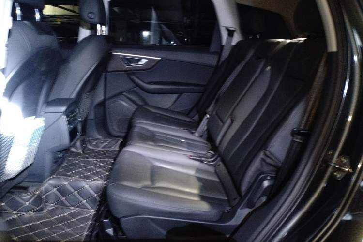 Used Audi Q7 2020 55 TFSI quattro S line sports model Left Rear Seat