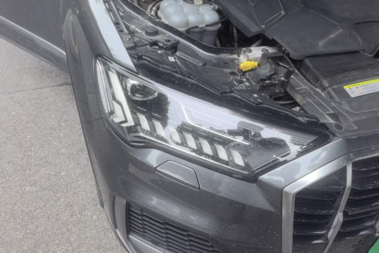 Used Audi Q7 2020 55 TFSI quattro S line sports model Right Front Headlight