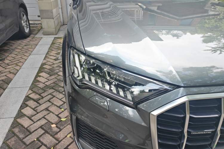 Used Audi Q7 2020 55 TFSI quattro S line sports model Right Front Headlight