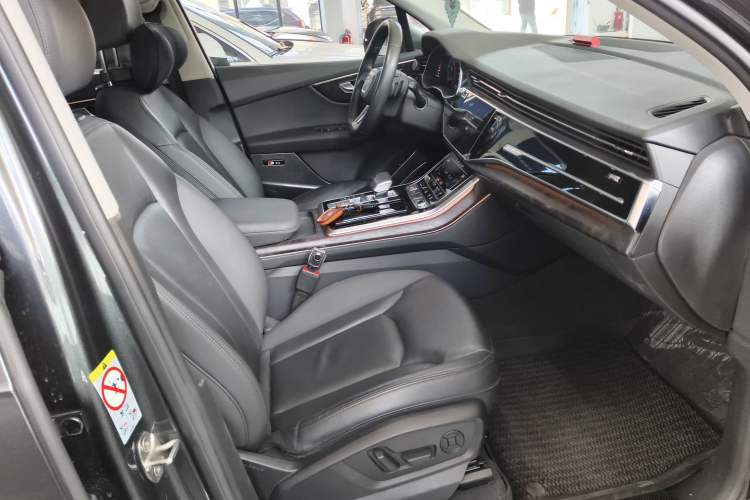 Used Audi Q7 2020 55 TFSI quattro S line sports model Right Front Seat