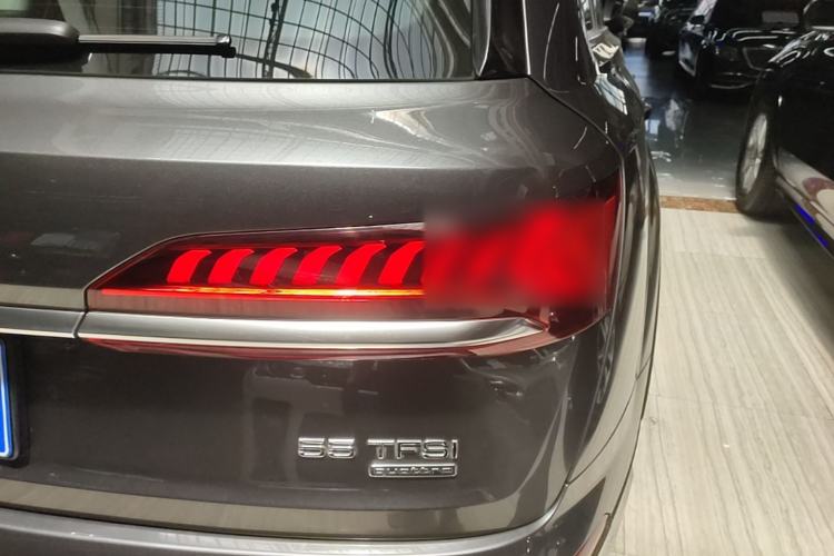 Used Audi Q7 2020 55 TFSI quattro S line sports model Right Rear Taillight