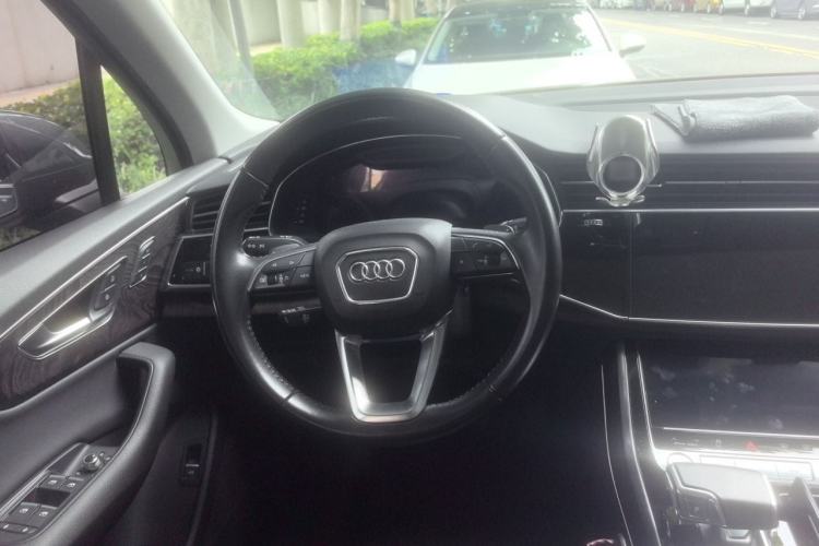 Used Audi Q7 2020 55 TFSI quattro S line sports model Steering Wheel