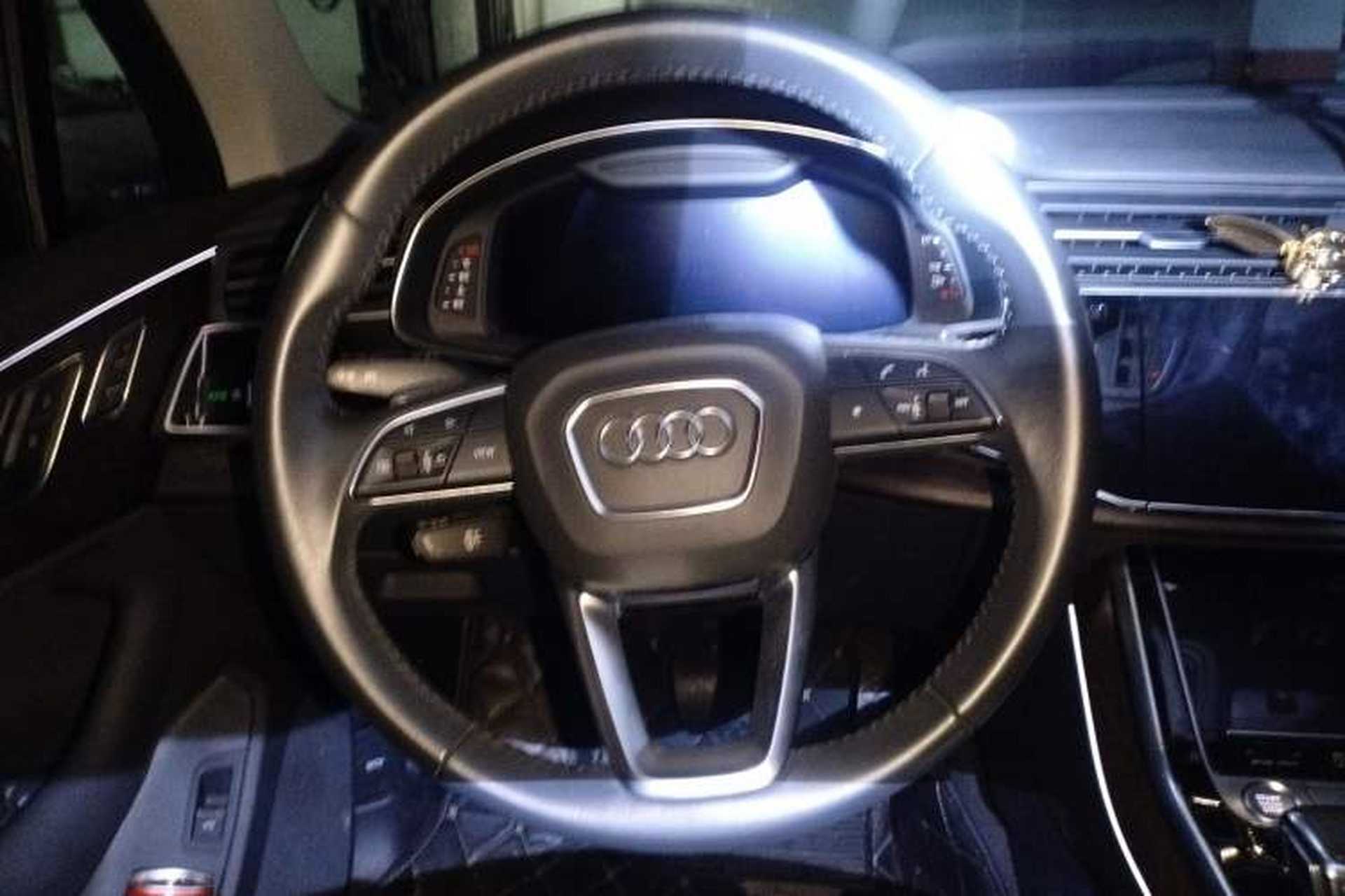 Used Audi Q7 2020 55 TFSI quattro S line sports model Steering Wheel