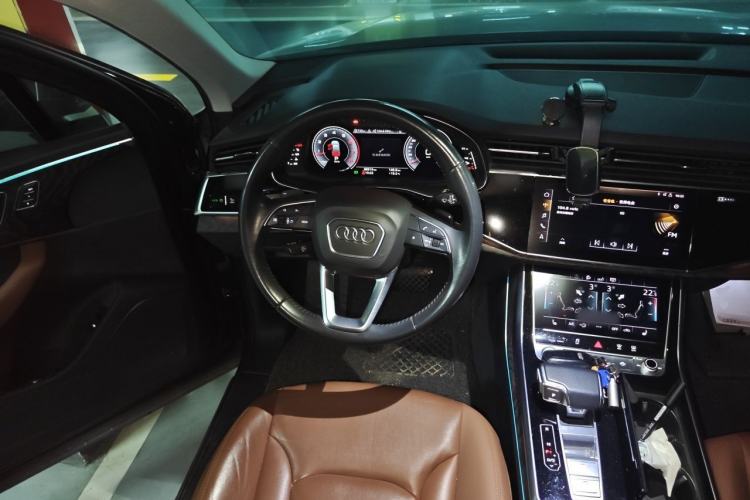 Used Audi Q7 2020 55 TFSI quattro S line sports model Steering Wheel