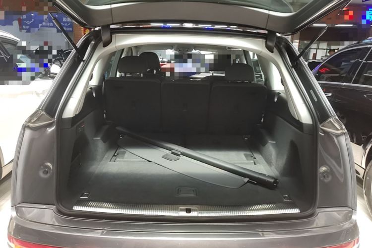 Used Audi Q7 2020 55 TFSI quattro S line sports model Trunk