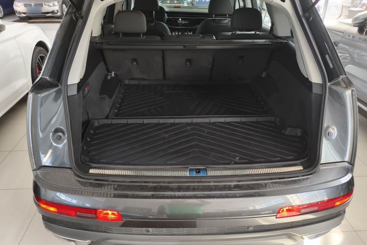 Used Audi Q7 2020 55 TFSI quattro S line sports model Trunk