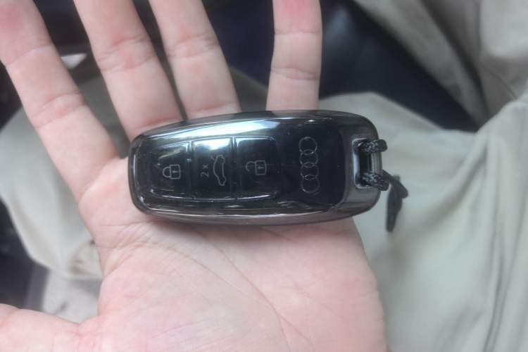 Used Audi Q7 2020 55 TFSI quattro S line sports model Vehicle Key