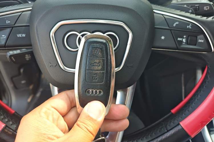 Used Audi Q7 2020 55 TFSI quattro S line sports model Vehicle Key