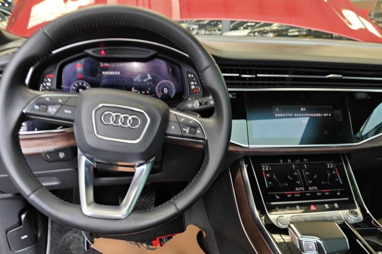 Used Audi Q7 2020 55 TFSI quattro S line sports model Center Console