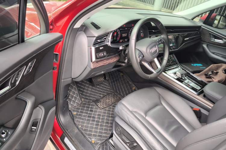 Used Audi Q7 2020 55 TFSI quattro S line sports model Driver Seat