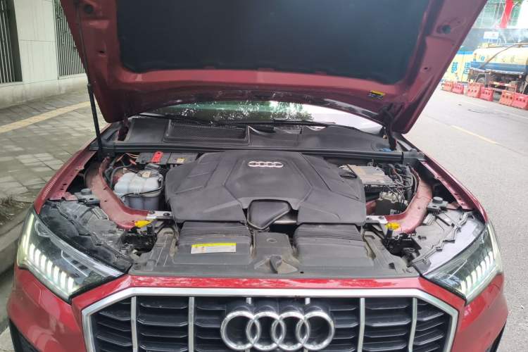 Used Audi Q7 2020 55 TFSI quattro S line sports model Engine Bay