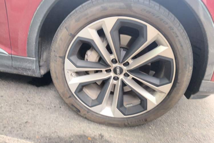 Used Audi Q7 2020 55 TFSI quattro S line sports model Right Front Wheel Hub