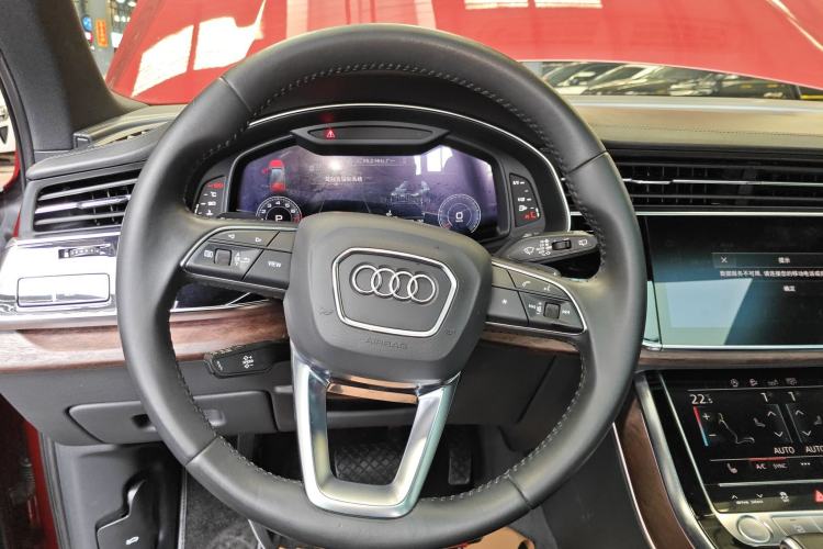 Used Audi Q7 2020 55 TFSI quattro S line sports model Steering Wheel