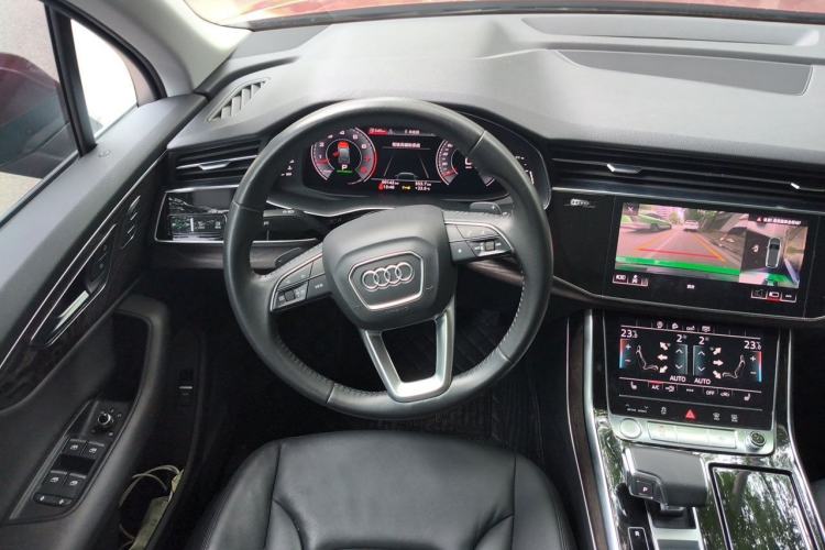Used Audi Q7 2020 55 TFSI quattro S line sports model Steering Wheel