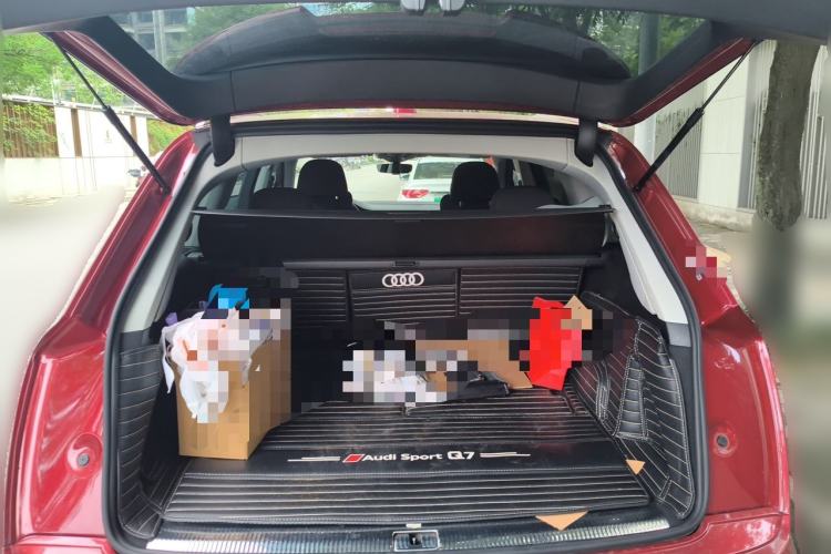 Used Audi Q7 2020 55 TFSI quattro S line sports model Trunk