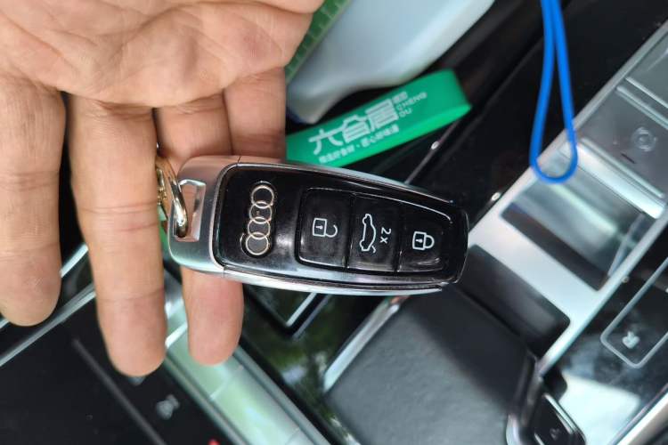 Used Audi Q7 2020 55 TFSI quattro S line sports model Vehicle Key