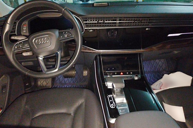 Used Audi Q7 2020 55 TFSI quattro S line sports model Center Console