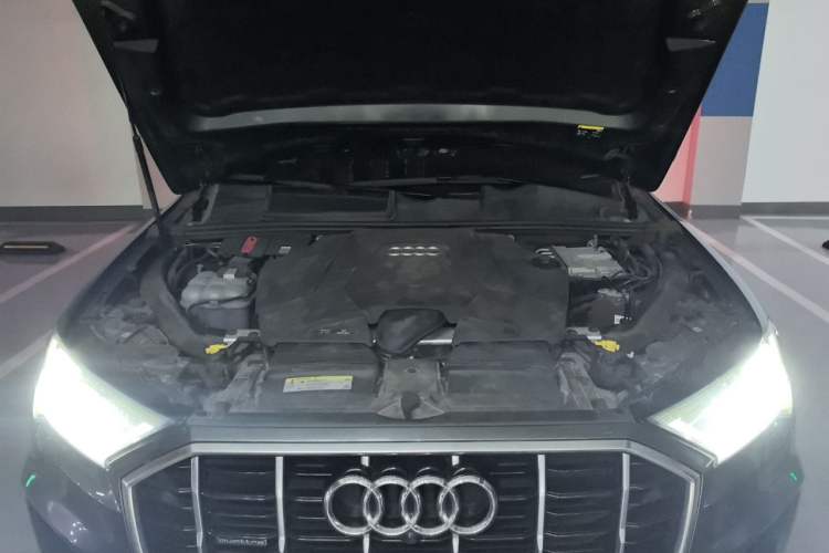 Used Audi Q7 2020 55 TFSI quattro S line sports model Engine Bay