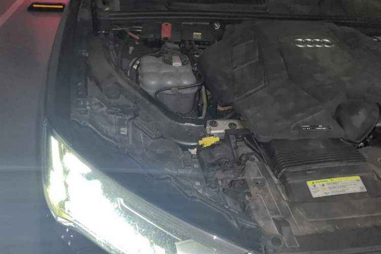 Used Audi Q7 2020 55 TFSI quattro S line sports model Engine Bay Right